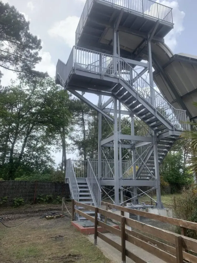 escaliers métalliques